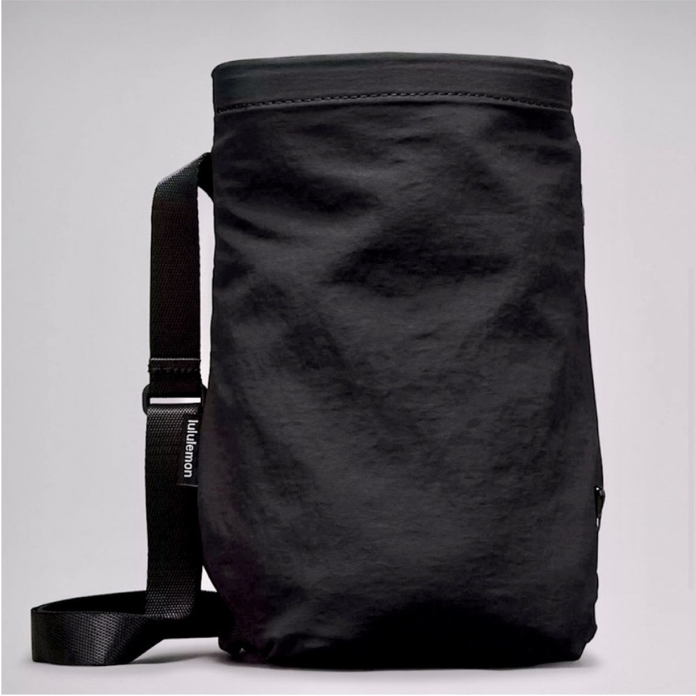 Lululemon NIB Water Bottle Crossbody Bag 2.5L